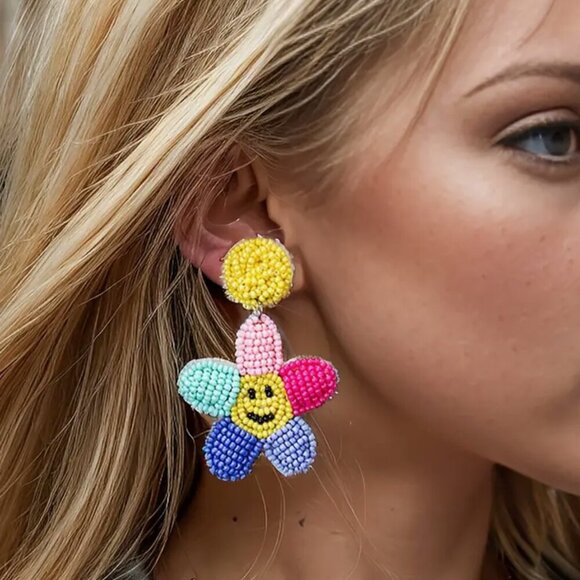 NEW Hand Beaded Smiley Face Daisy Flower Colorful Drop Earrings - Picture 1 of 4